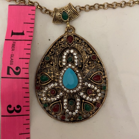 064)Betsey Johnson pendant and chain - Picture 4 of 5